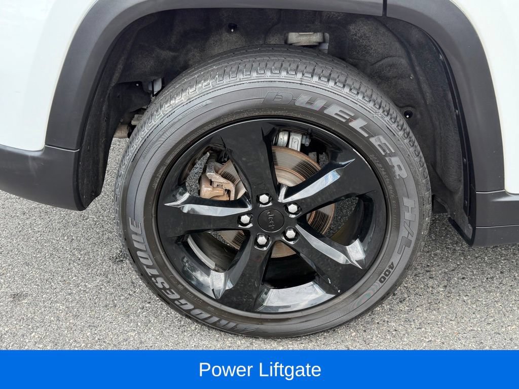 Used 2023 Jeep Grand Cherokee Altitude AWD/4WD image 14