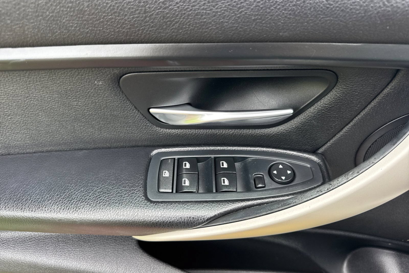 Used 2015 BMW 320i xDrive Sedan AWD/4WD image 11