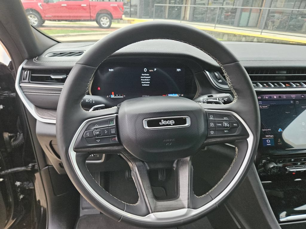 Used 2024 Jeep Grand Cherokee L Limited w/ Luxury Tech Group II AWD/4WD image 18
