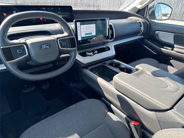 Certified 2025 Ford Expedition Active image 36