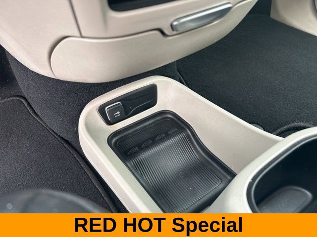 Used 2023 Chrysler Pacifica Touring-L FWD image 29