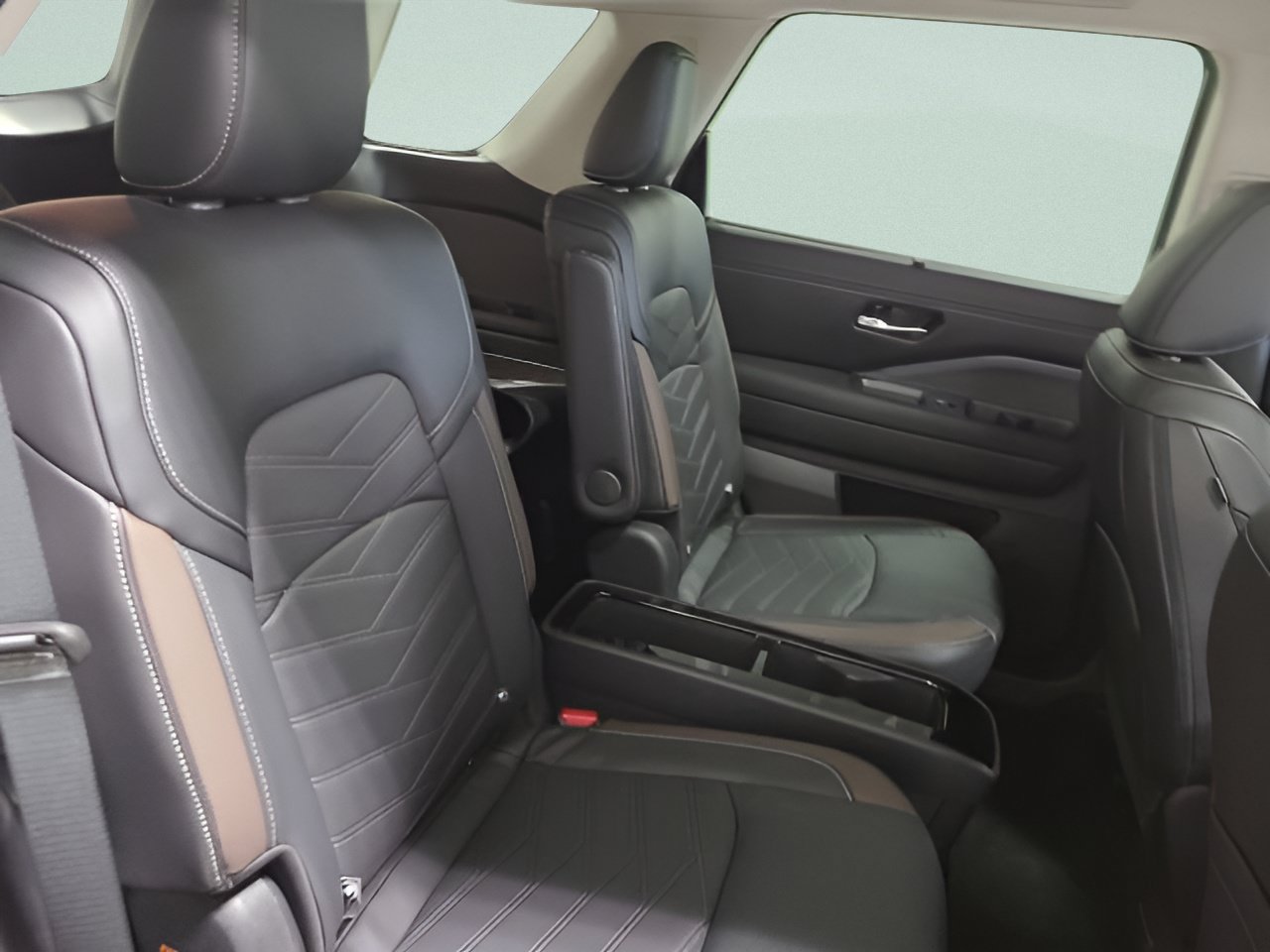 Used 2025 Nissan Pathfinder Platinum AWD/4WD image 17
