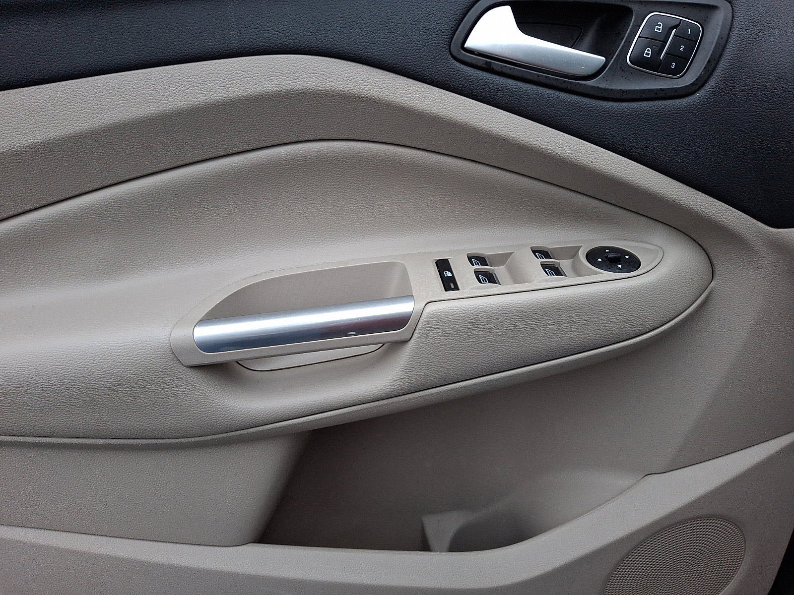 Used 2018 Ford Escape Titanium image 13