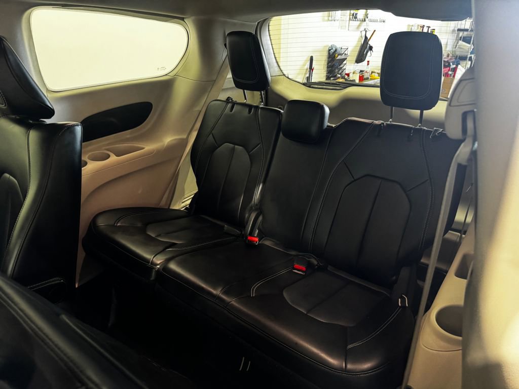 Used 2023 Chrysler Pacifica Touring-L image 20