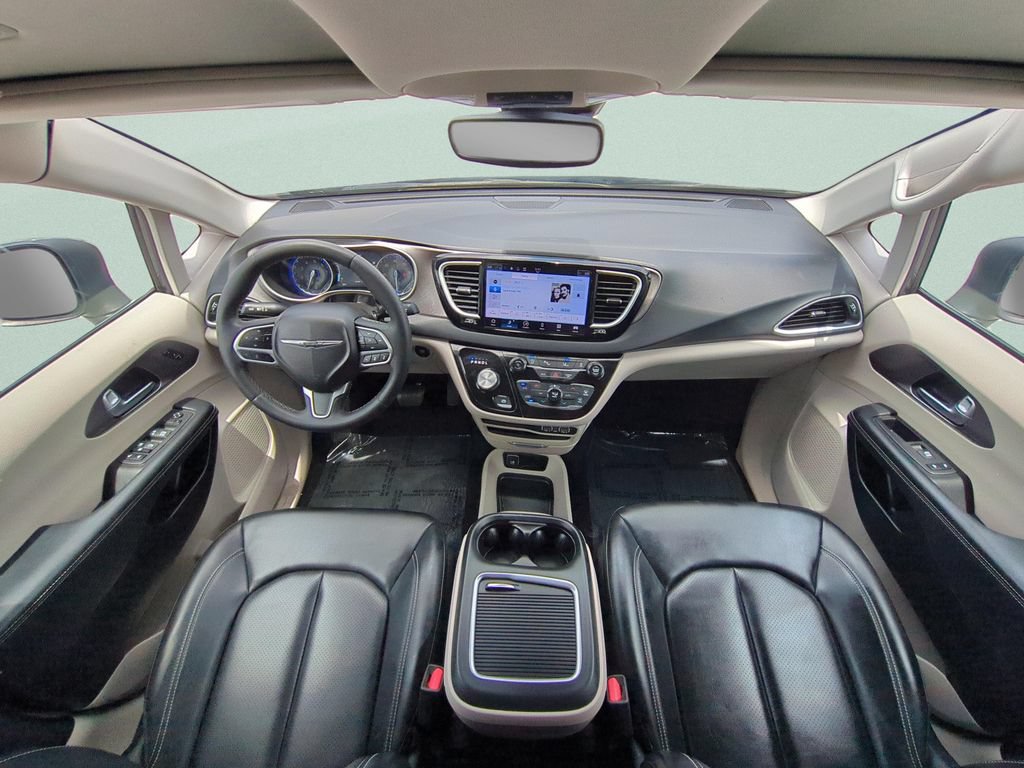 Used 2023 Chrysler Pacifica Touring-L FWD image 11