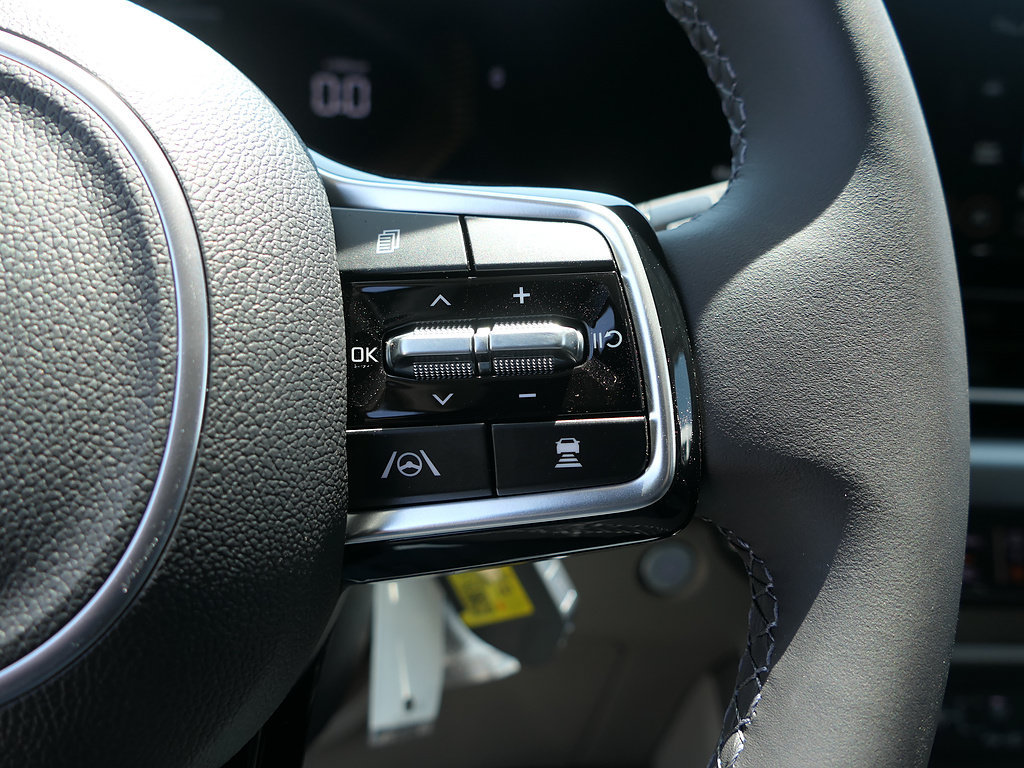 New 2026 Kia Carnival LXS FWD image 11