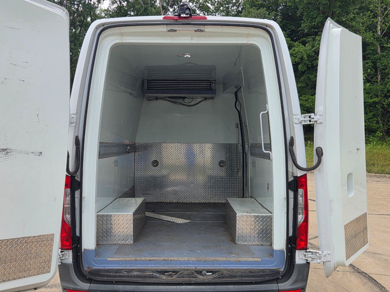 Used 2019 Freightliner Sprinter 144 RWD image 17