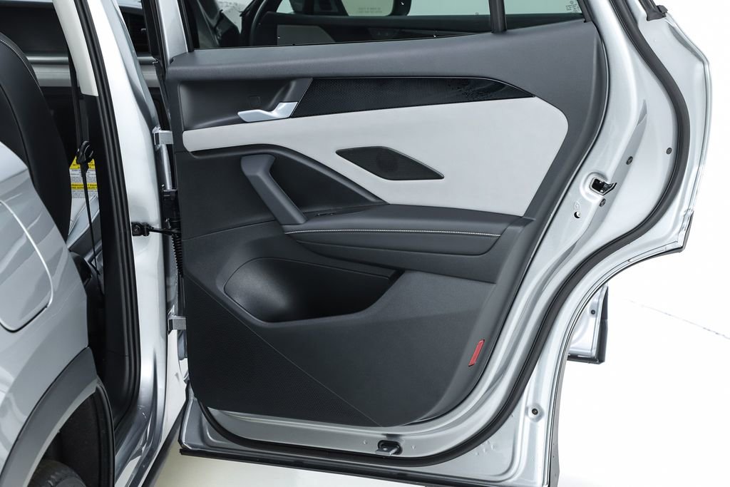 New 2026 Volkswagen Tiguan SE FWD image 69