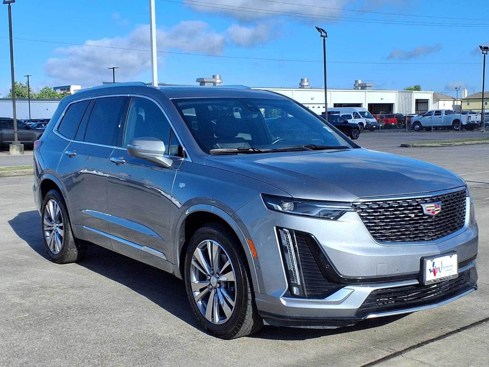 Used 2025 Cadillac XT6 Premium Luxury w/ Technology Package FWD image 3