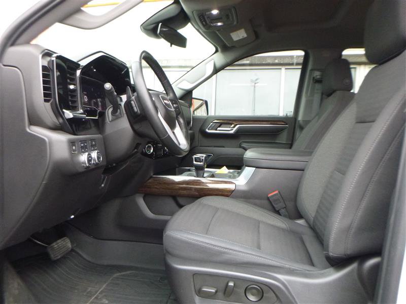 Used 2024 GMC Sierra 1500 Elevation w/ Preferred Package image 6