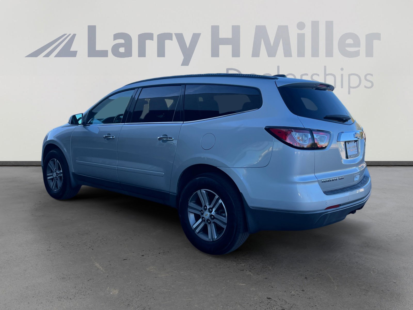 Used 2017 Chevrolet Traverse LT image 3