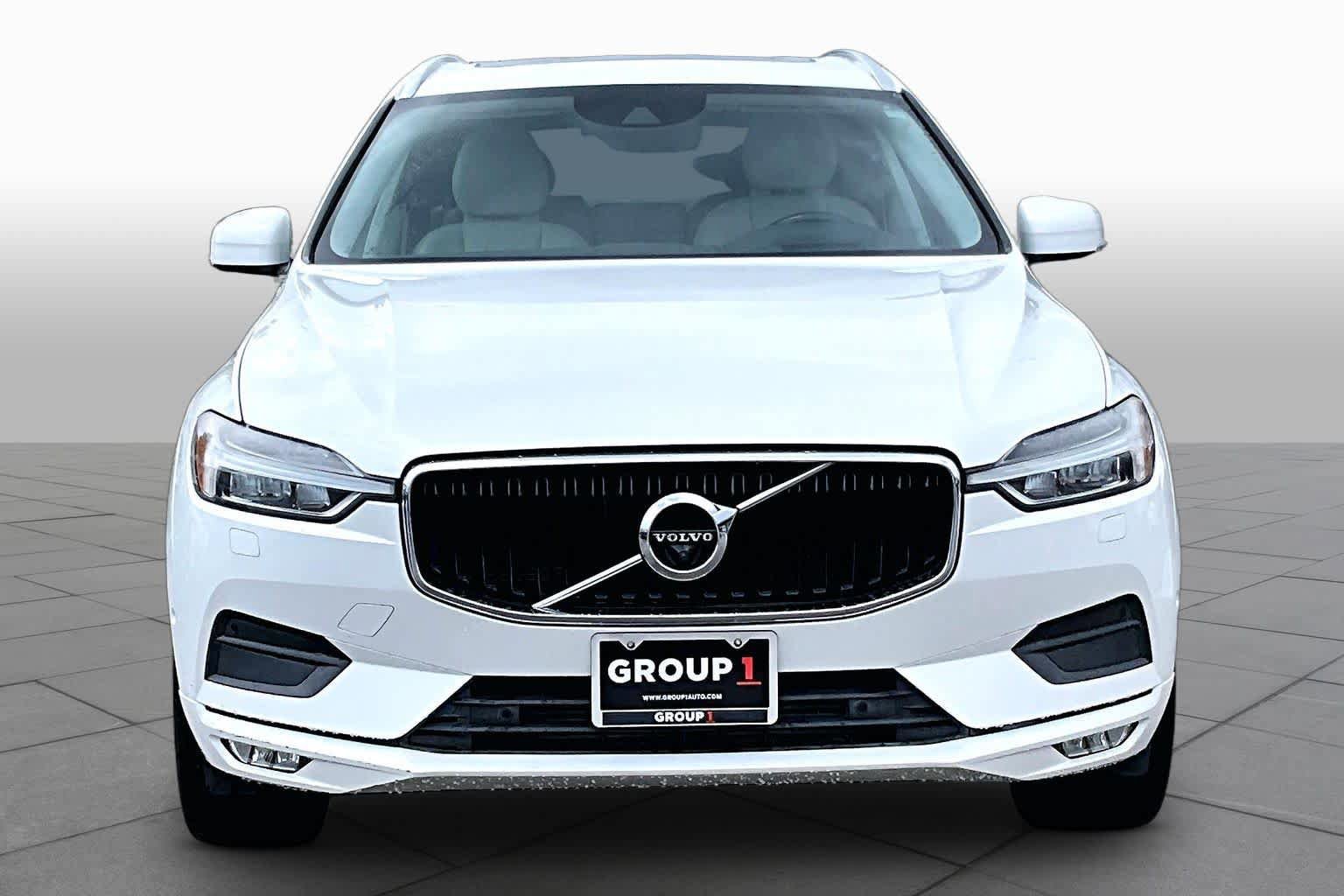 Used 2018 Volvo XC60 T5 Momentum w/ Convenience Package AWD/4WD image 4