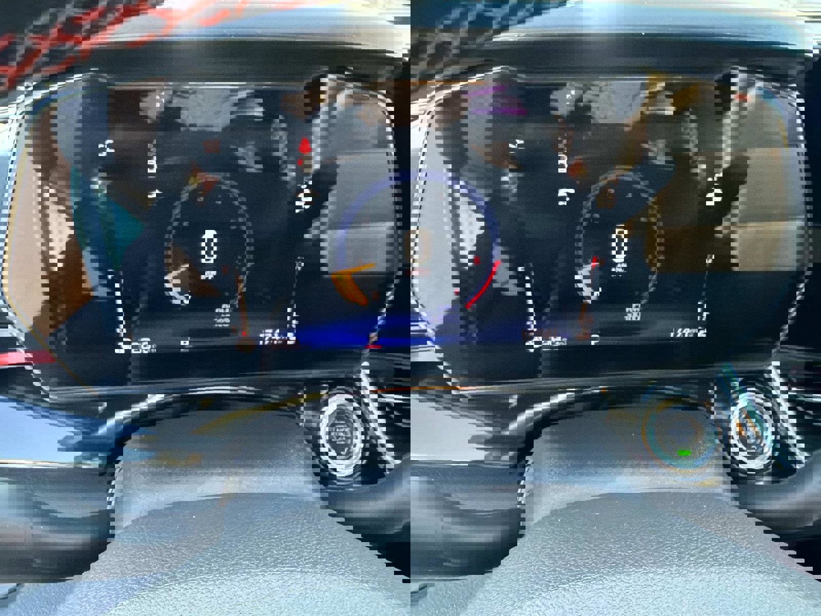 Certified 2025 Chevrolet Trax RS w/ Driver Confidence Package image 8