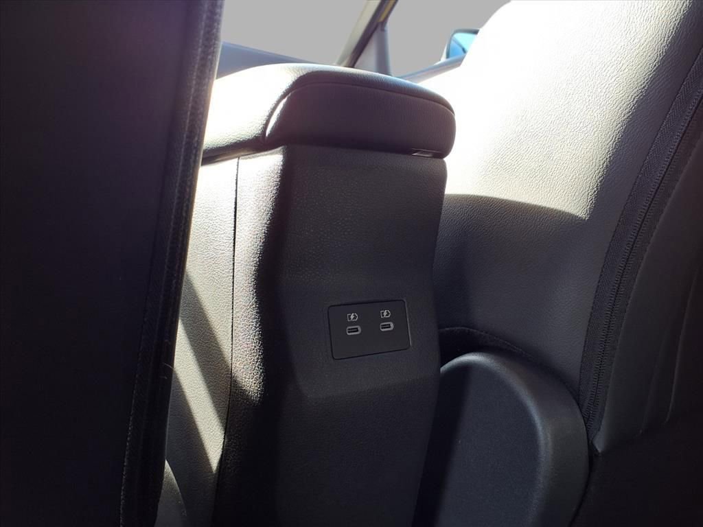 Certified 2025 Nissan Kicks SR image 24