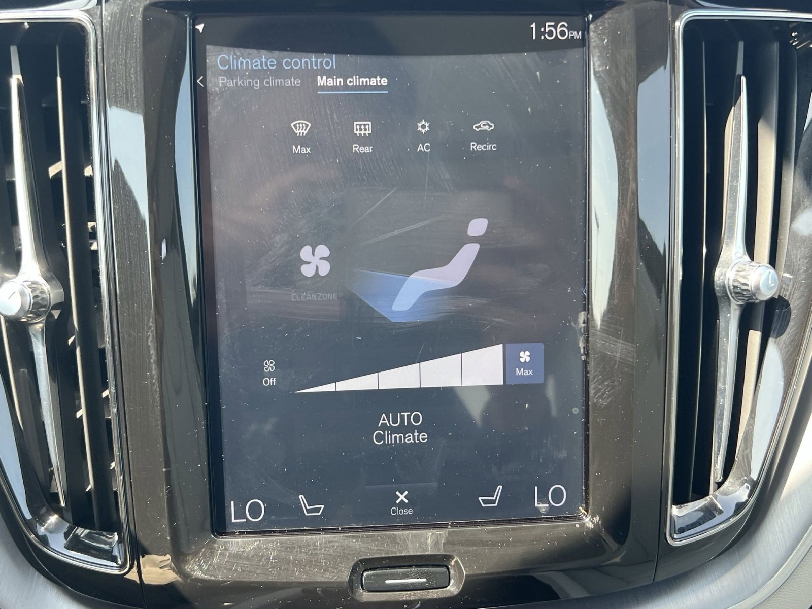 Used 2018 Volvo XC60 T6 Momentum image 21