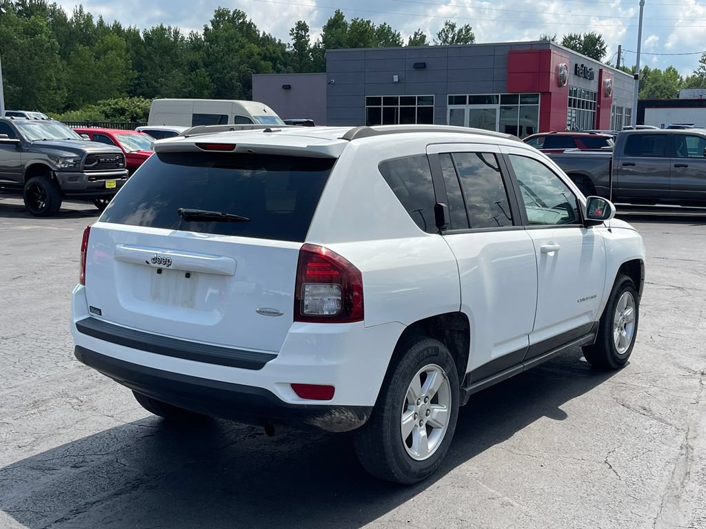 Used 2017 Jeep Compass Latitude FWD image 3