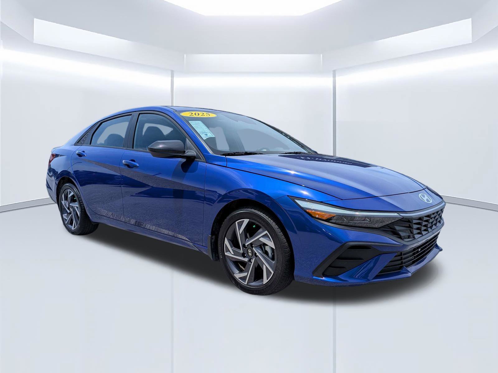 Certified 2025 Hyundai Elantra Sport FWD image 1