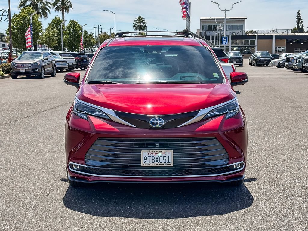 Used 2025 Toyota Sienna Platinum AWD/4WD image 6
