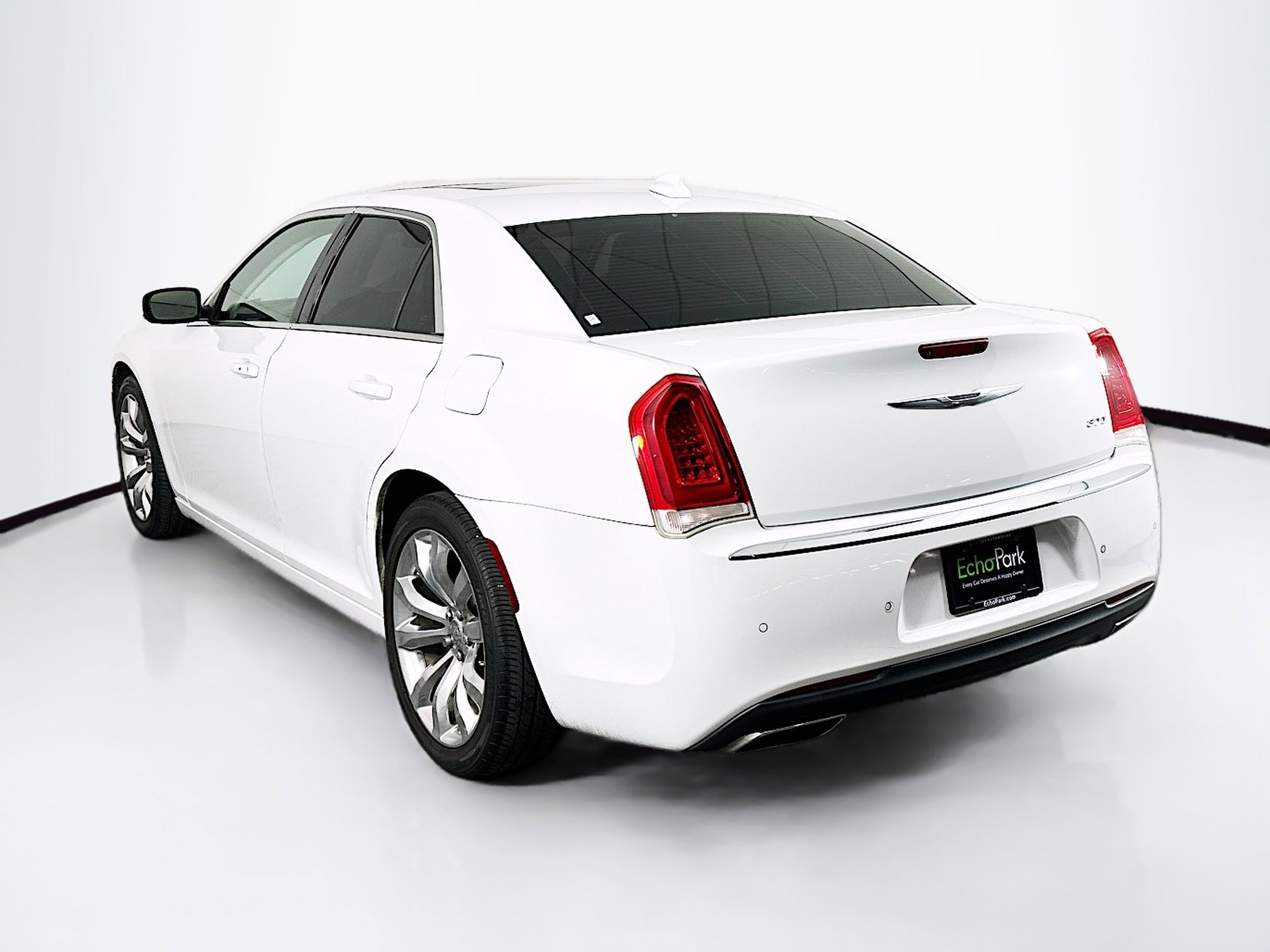 Used 2016 Chrysler 300 Limited RWD image 5
