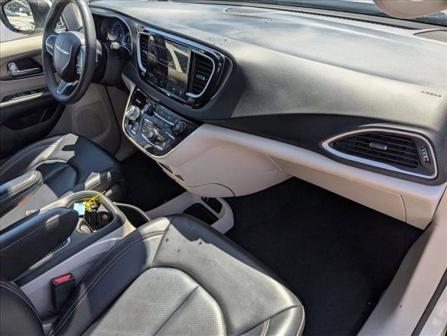 Used 2023 Chrysler Pacifica Touring-L FWD image 20