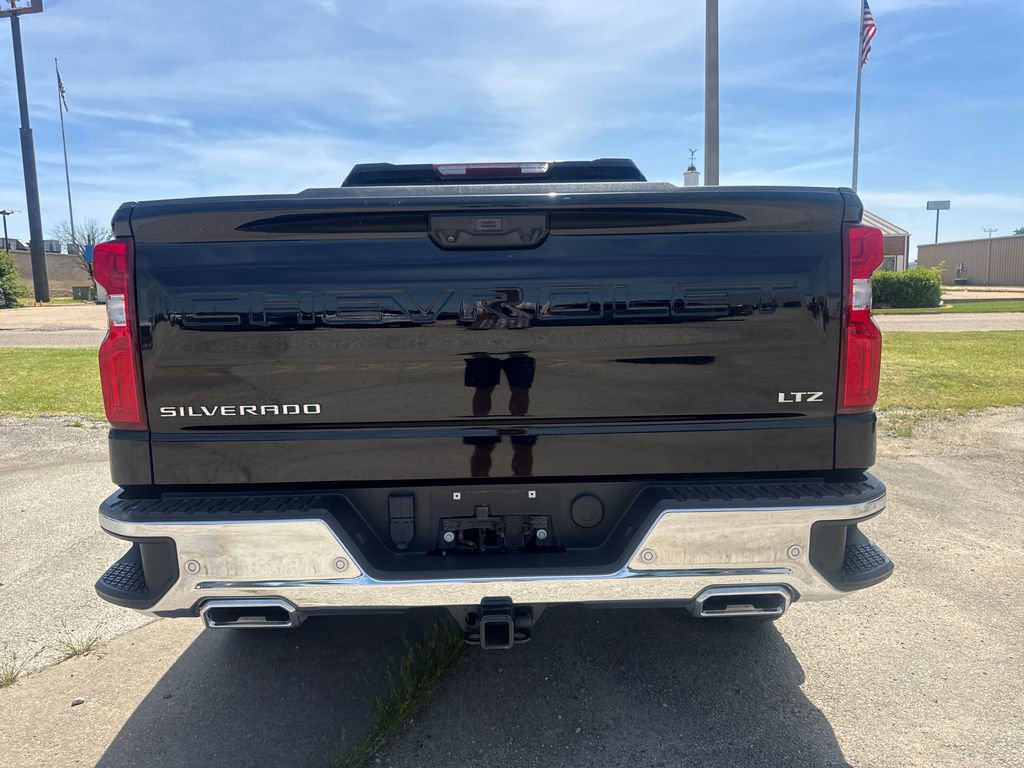 Used 2023 Chevrolet Silverado 1500 LTZ AWD/4WD image 4