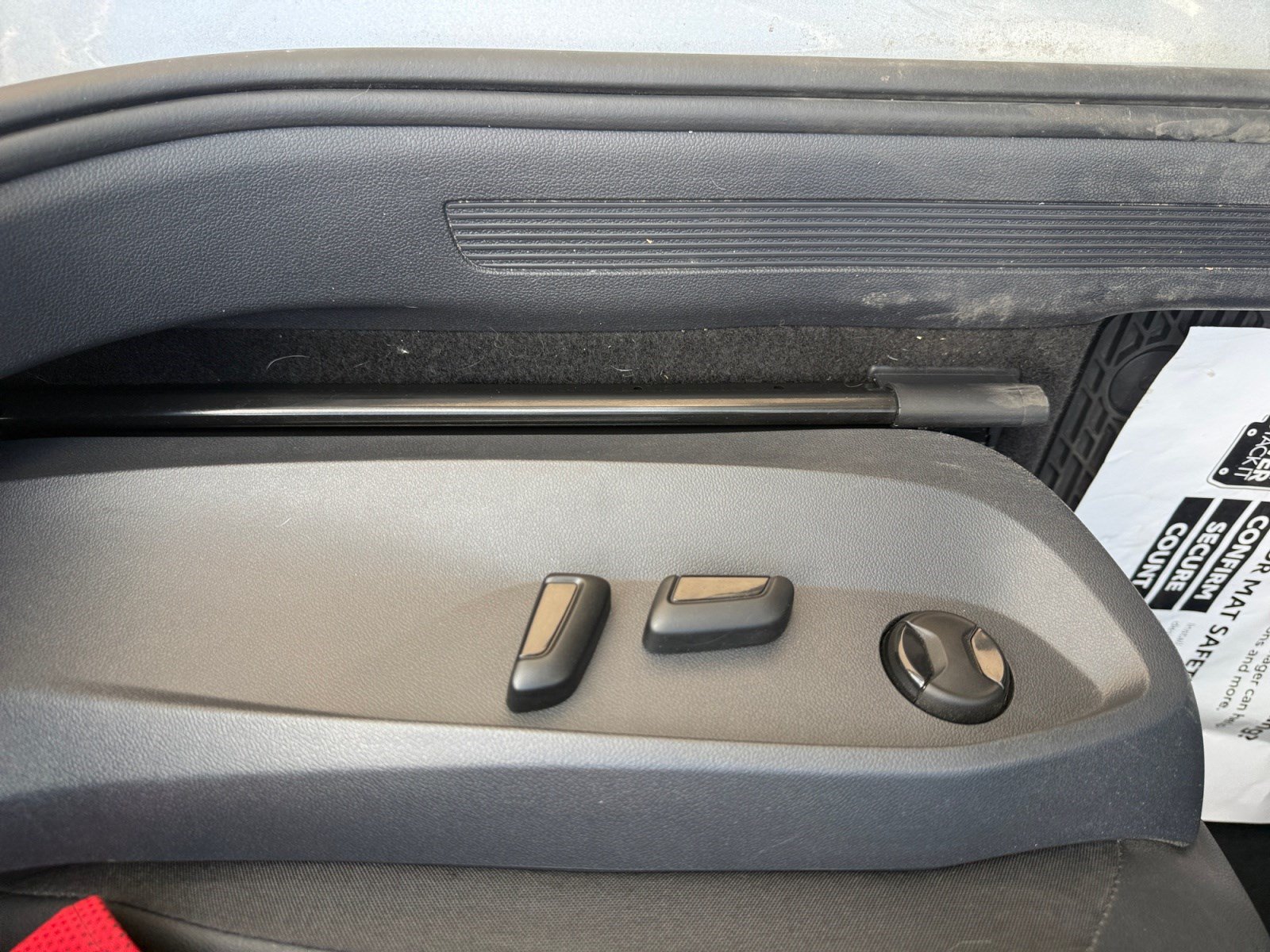 Used 2023 Volkswagen Tiguan SE AWD/4WD image 14