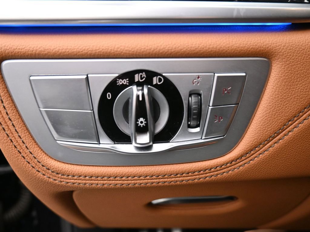 Used 2022 BMW 740i xDrive w/ M Sport Package image 20