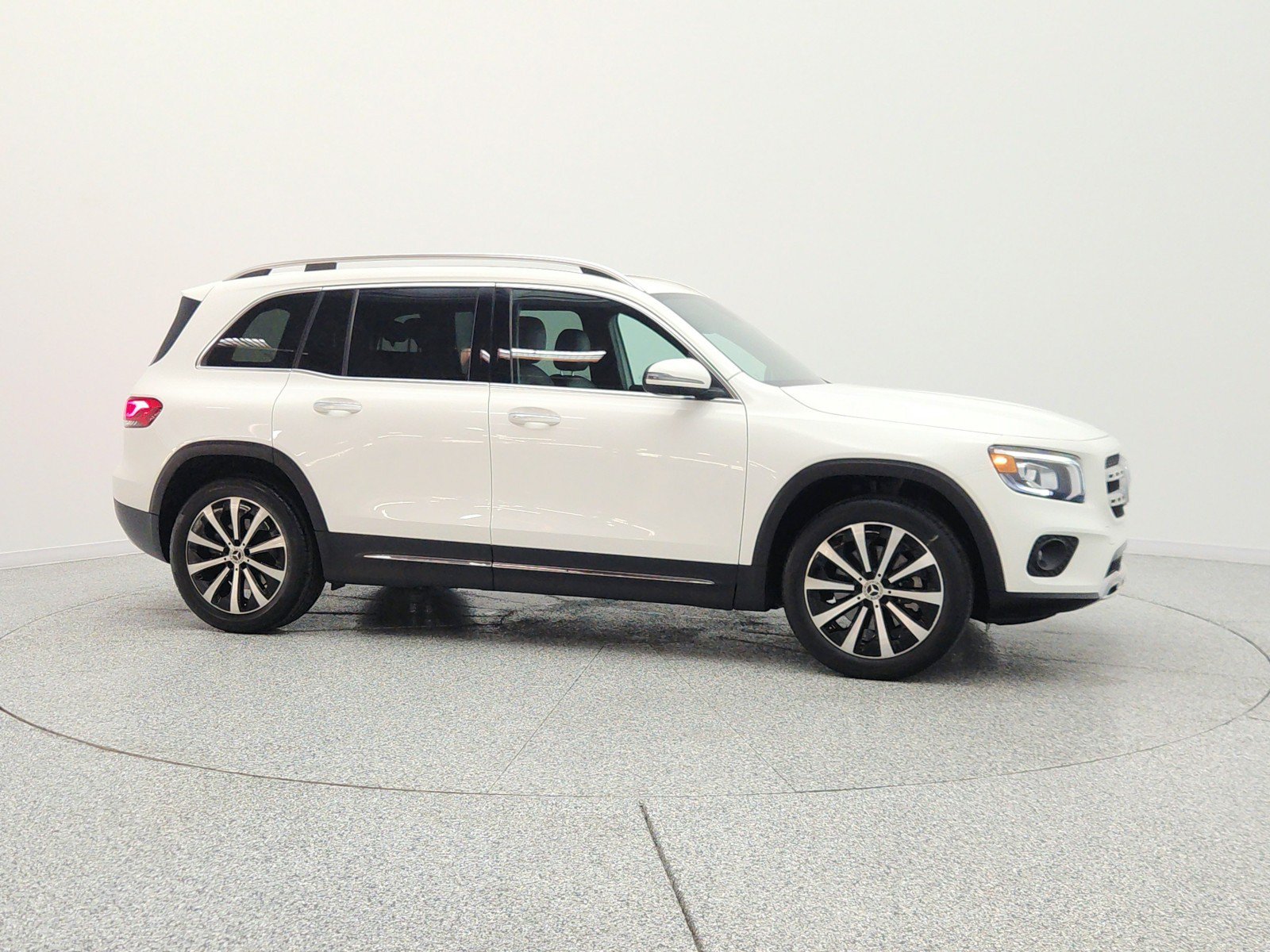 Used 2022 Mercedes-Benz GLB 250 image 4