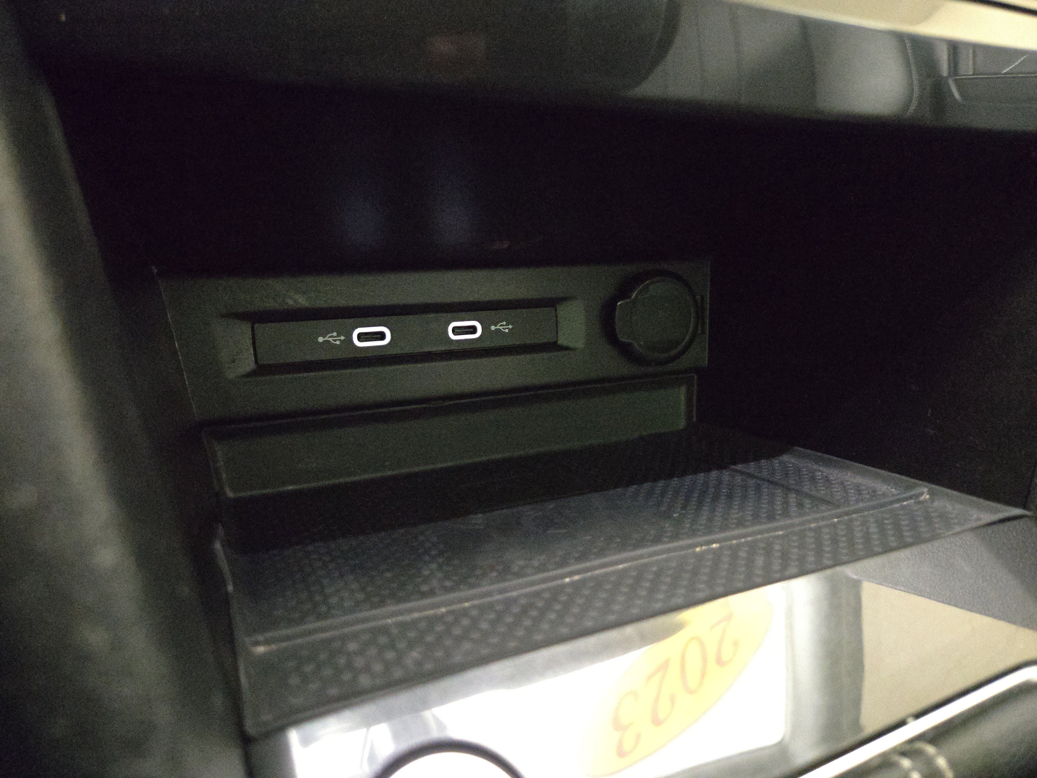 Used 2023 Volkswagen Tiguan SE R-Line image 28