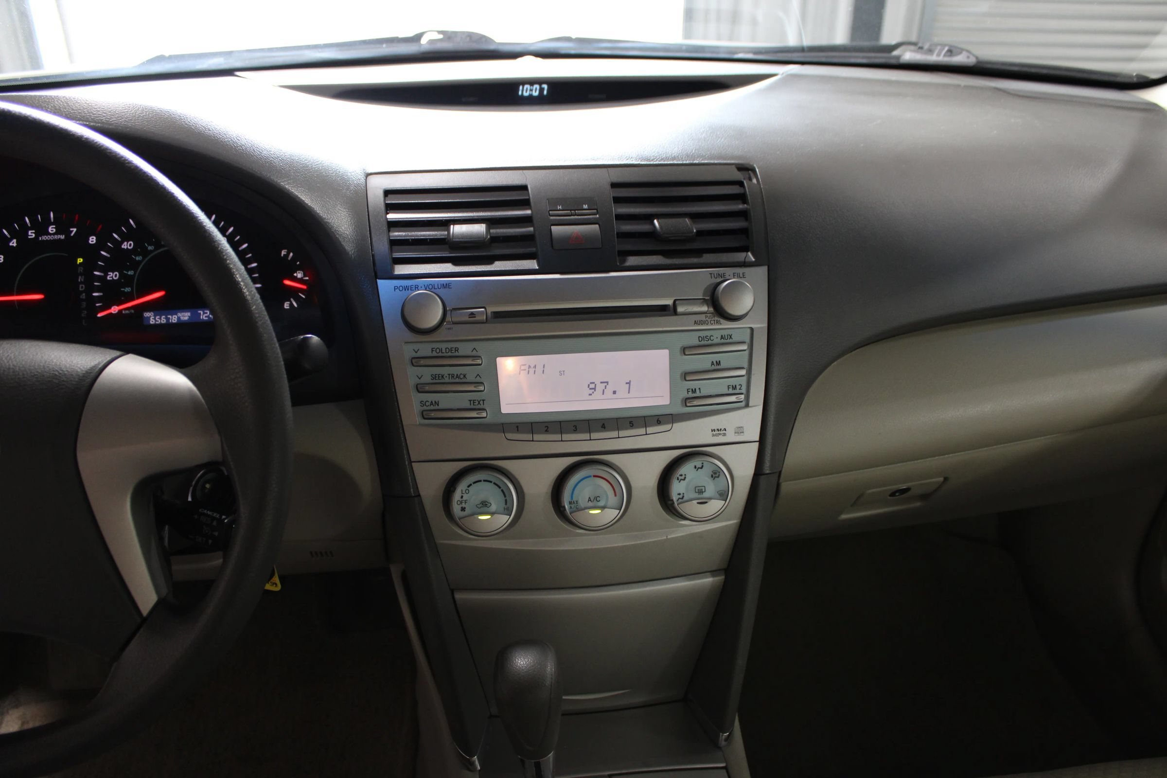 Used 2009 Toyota Camry LE FWD image 12