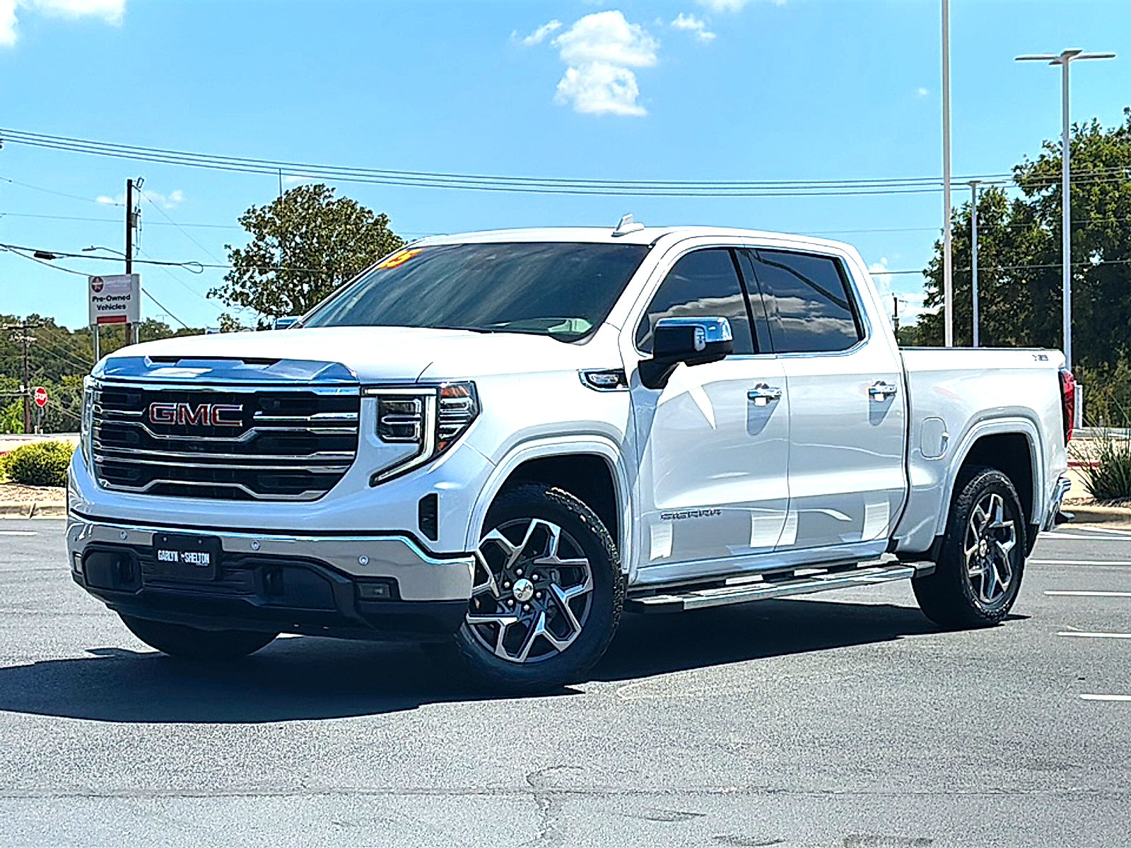 Used 2025 GMC Sierra 1500 SLT AWD/4WD image 2