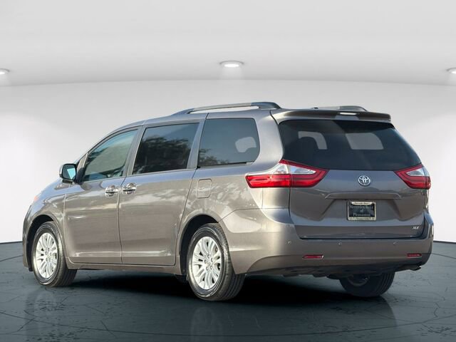 Used 2016 Toyota Sienna XLE 4D Passenger Van image 5