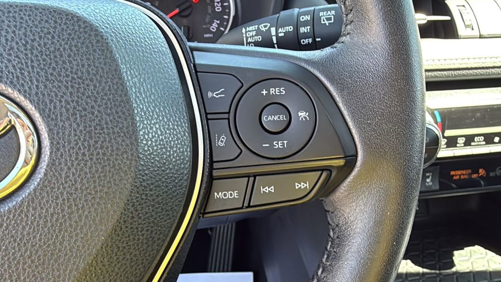 Used 2020 Toyota RAV4 XLE Premium AWD/4WD image 27