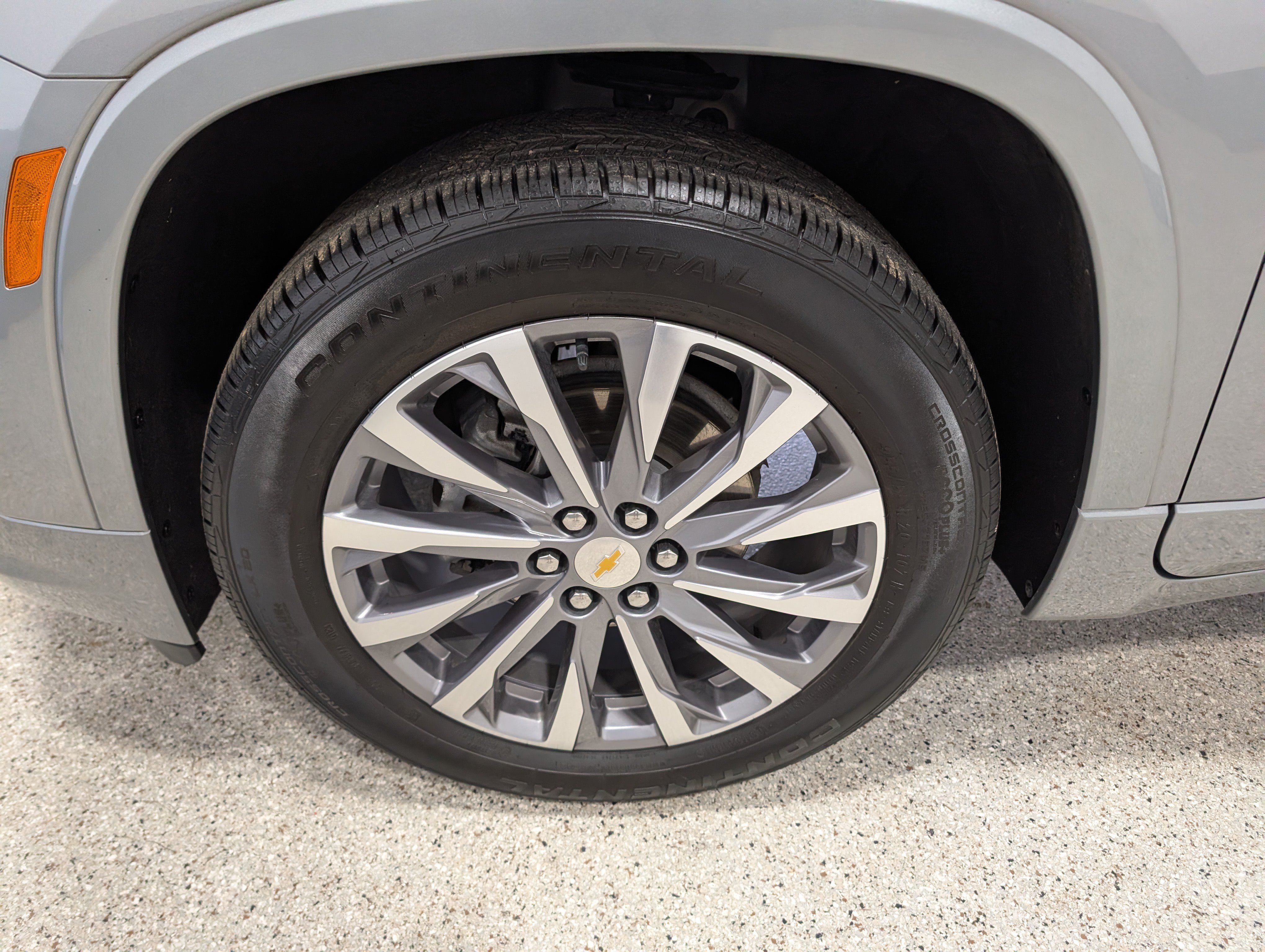Used 2023 Chevrolet Traverse Premier FWD image 9