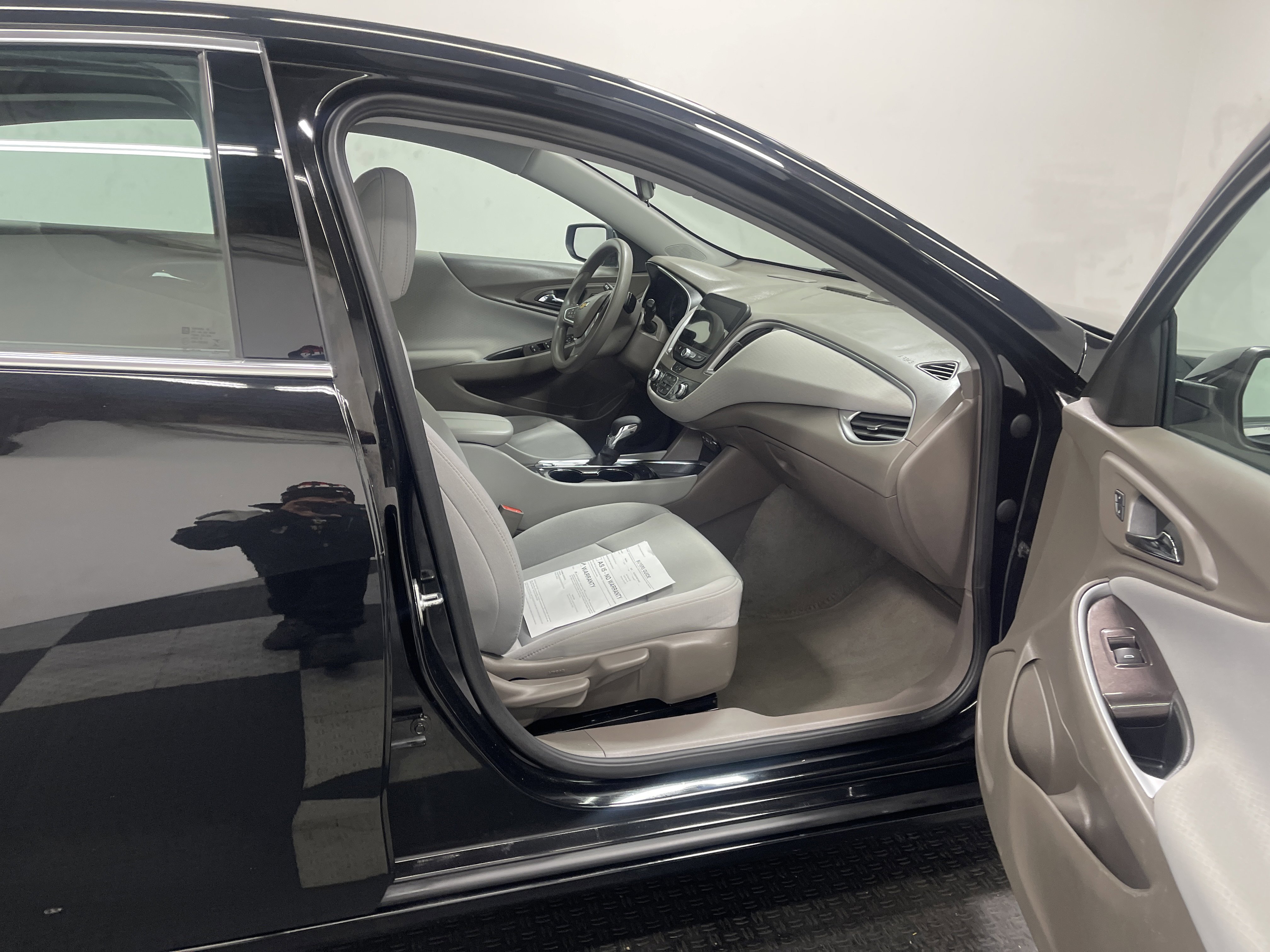 Used 2025 Chevrolet Malibu LT image 25