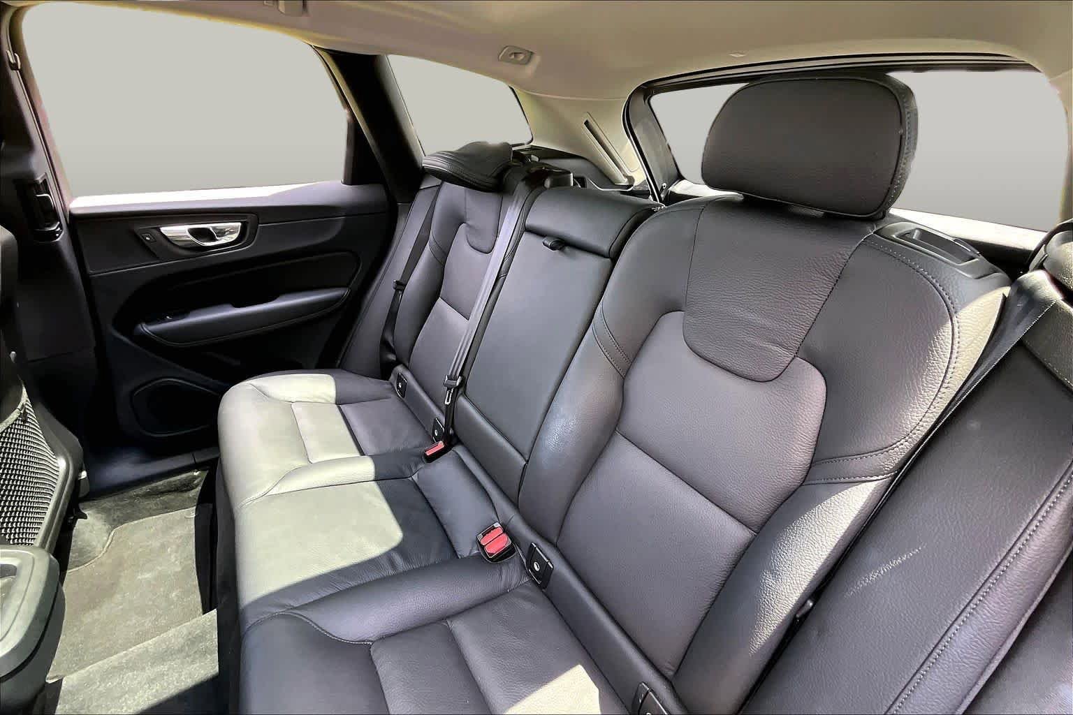 Used 2025 Volvo XC60 B5 Plus AWD/4WD image 20