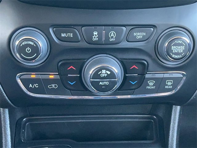 Used 2023 Jeep Cherokee Altitude Lux image 23