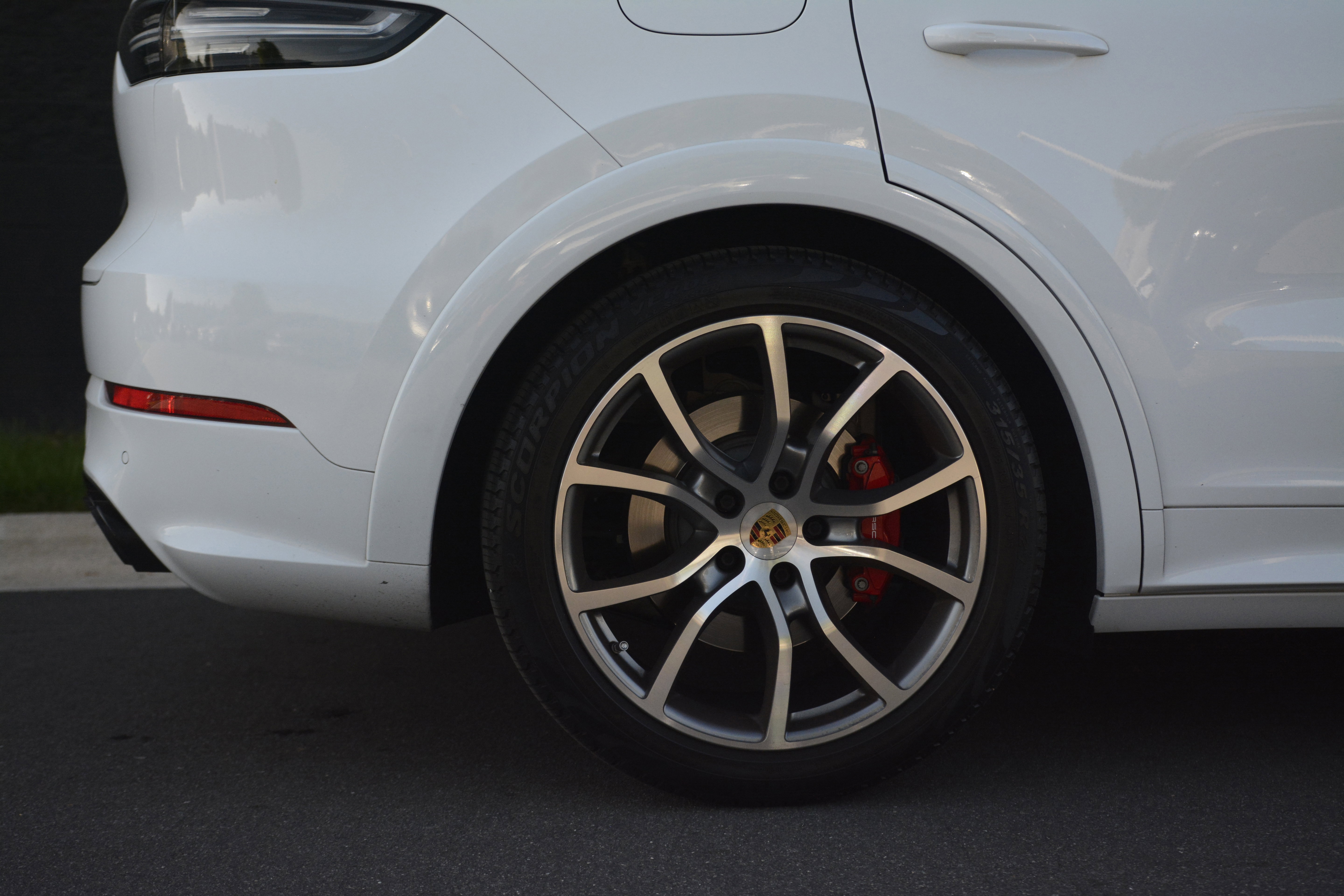 Certified 2022 Porsche Cayenne GTS AWD/4WD image 40