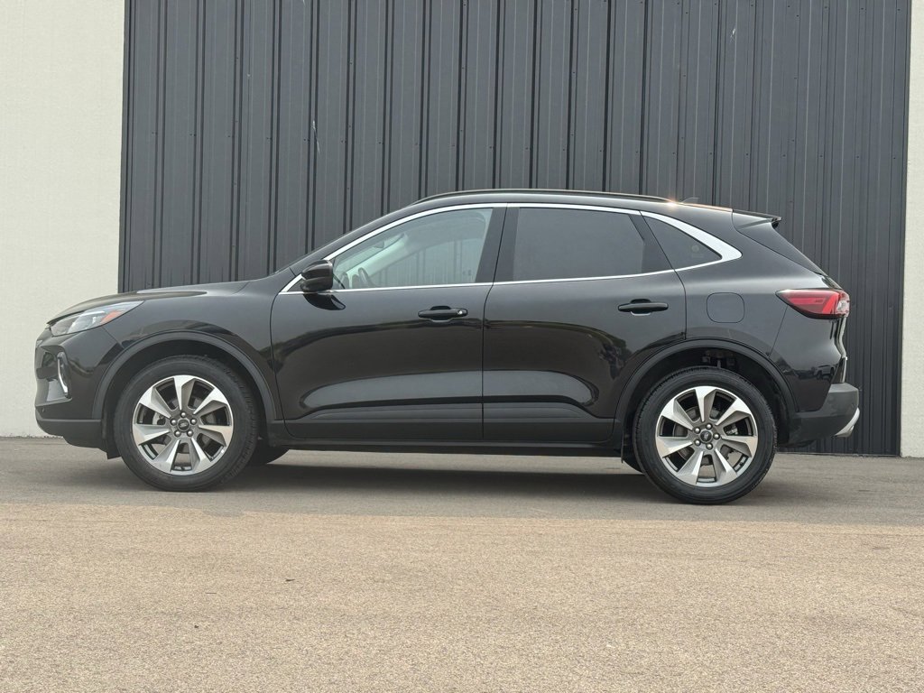 Used 2023 Ford Escape Platinum image 2