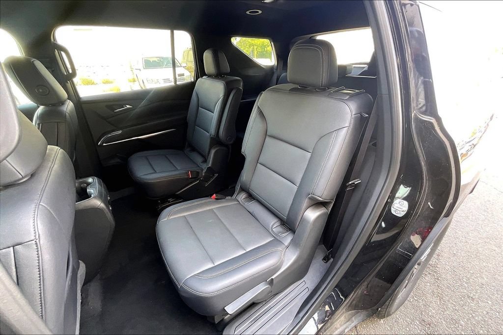 Used 2025 Chevrolet Traverse LT FWD image 25