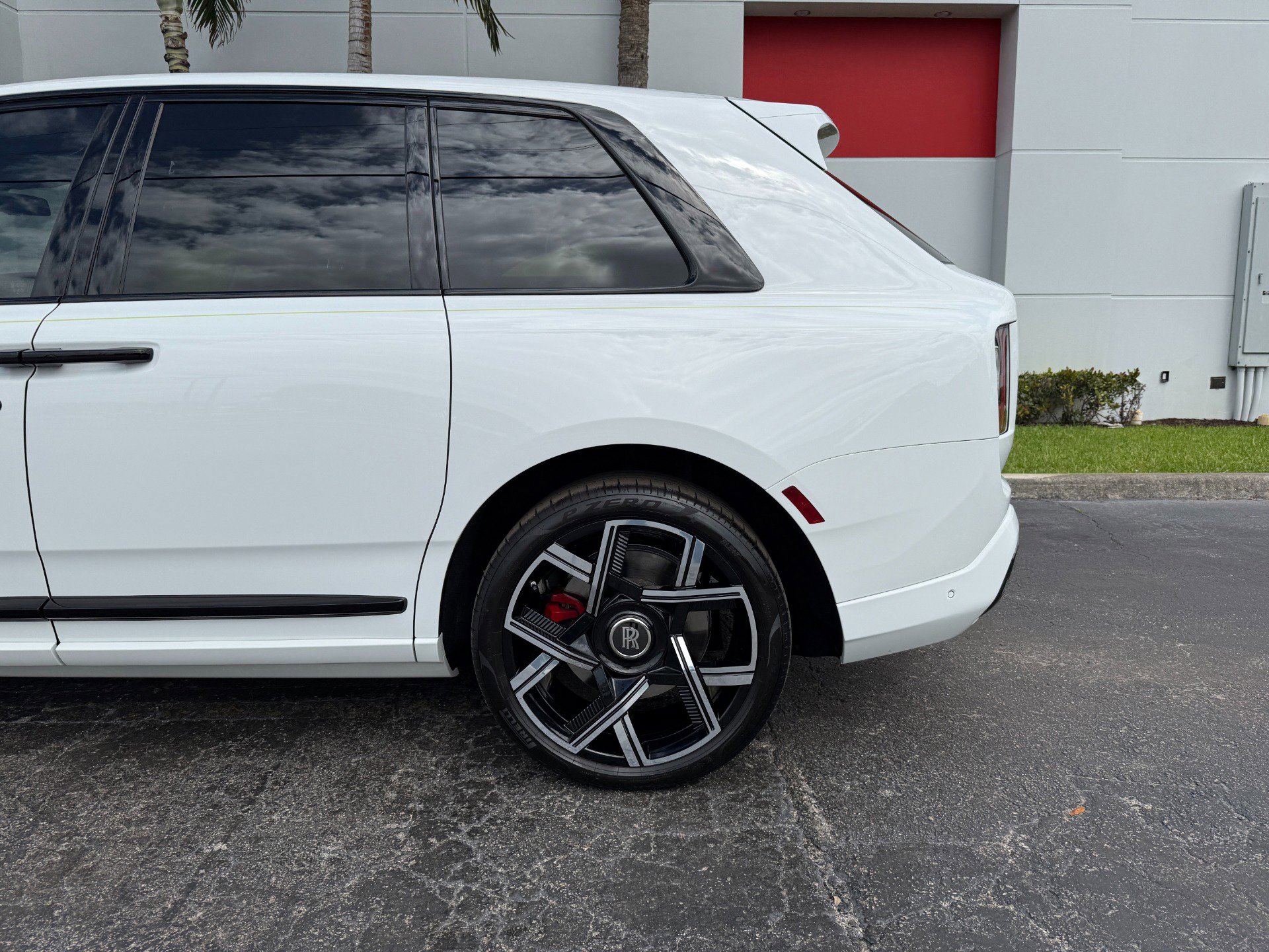 Used 2025 Rolls-Royce Cullinan Black Badge image 12