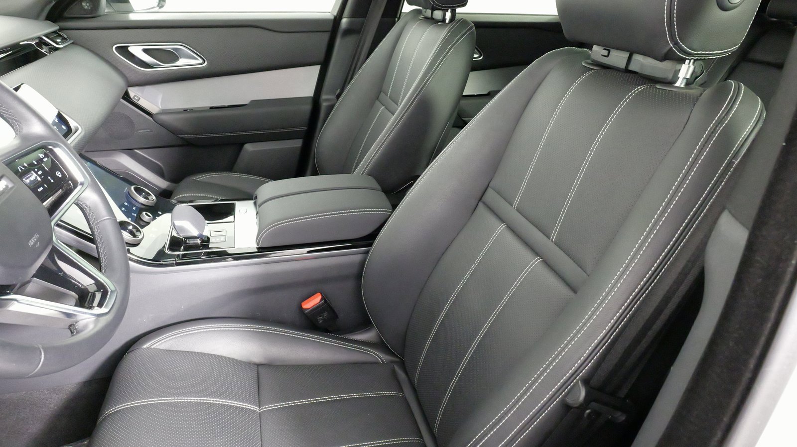 Used 2023 Land Rover Range Rover Velar R-Dynamic S image 30