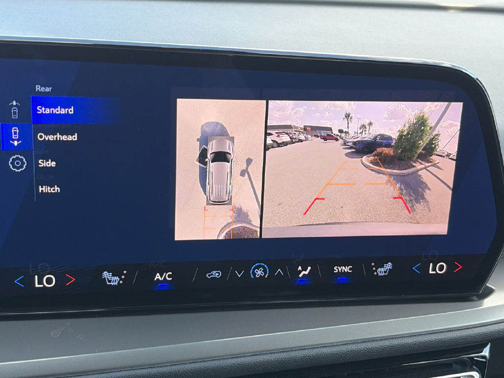 Used 2026 Chevrolet Traverse LT w/ Driver Confidence Package FWD image 20