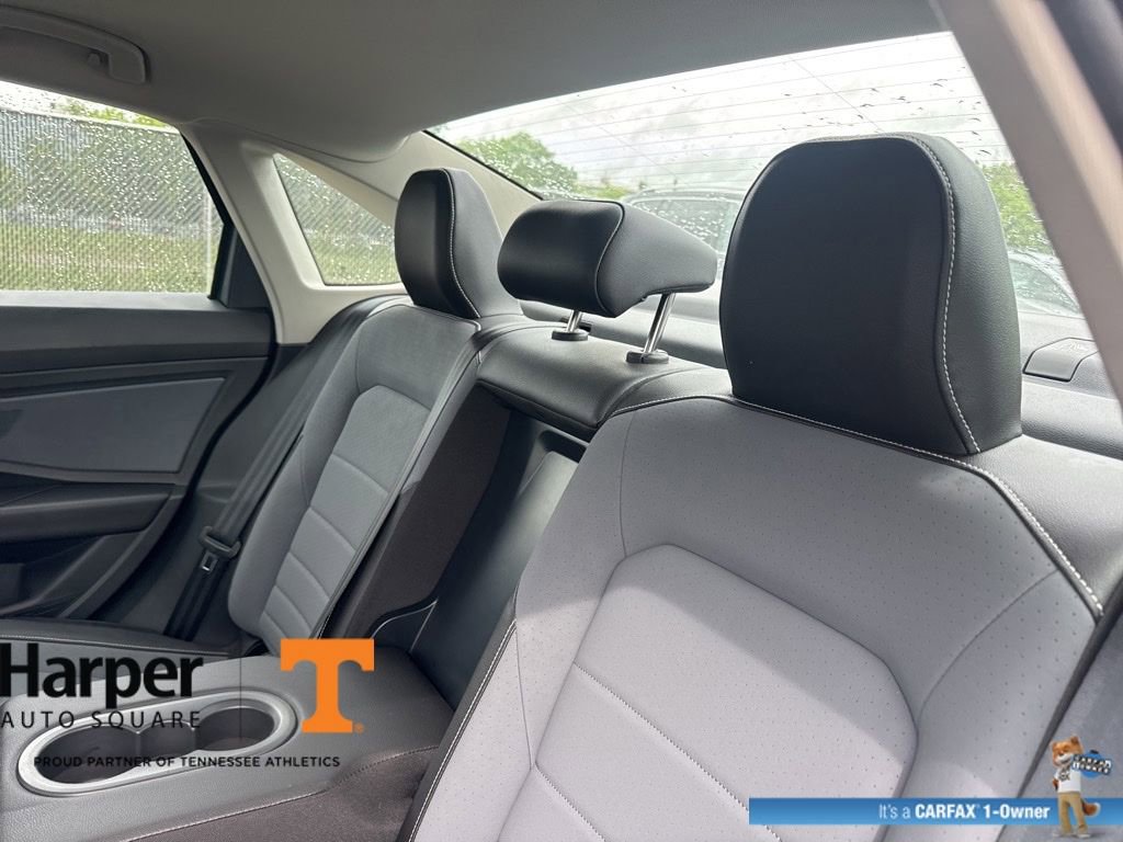Used 2025 Volkswagen Jetta SE w/ Sunroof Package FWD image 9