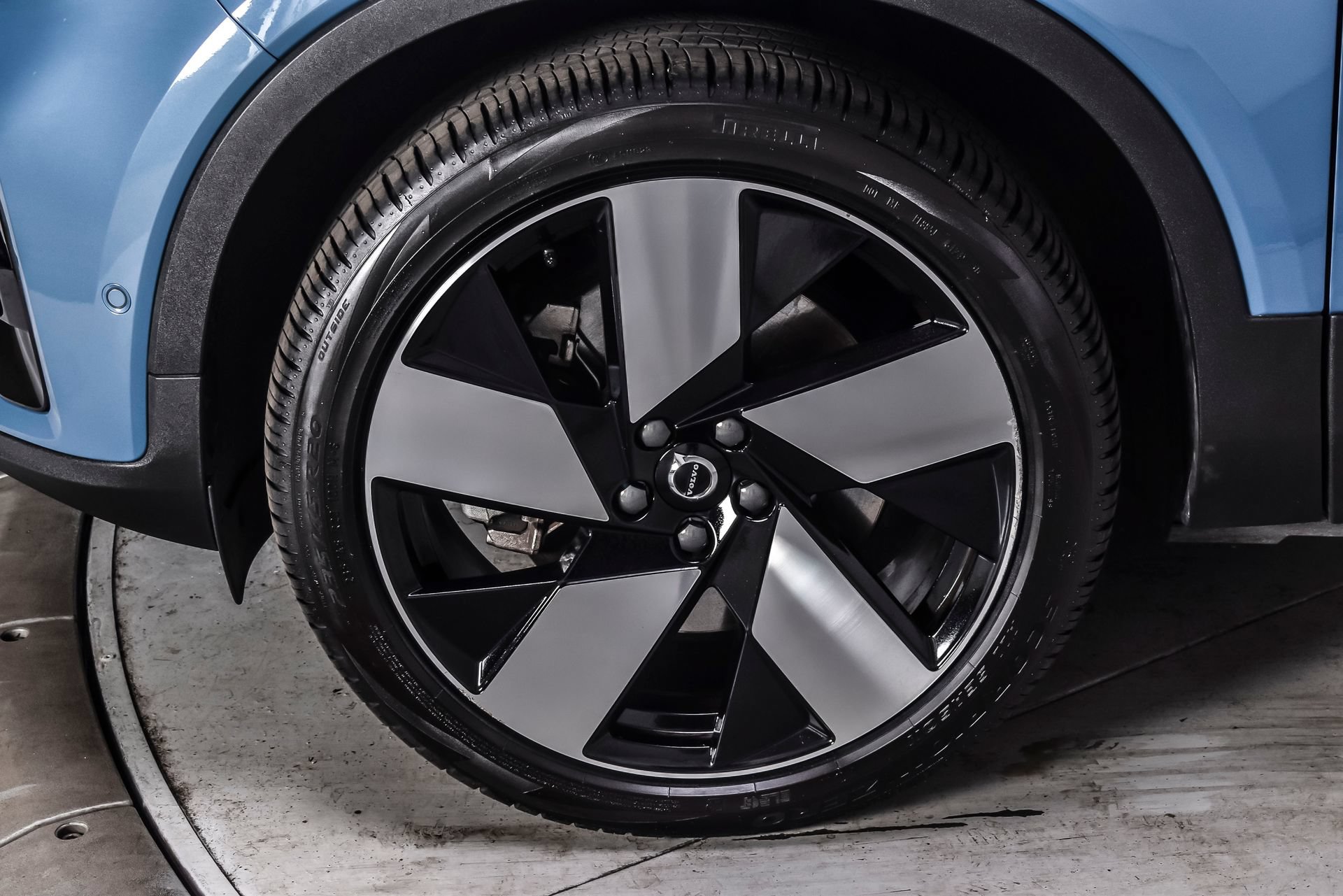 Used 2023 Volvo C40 P8 Recharge Ultimate AWD/4WD image 8