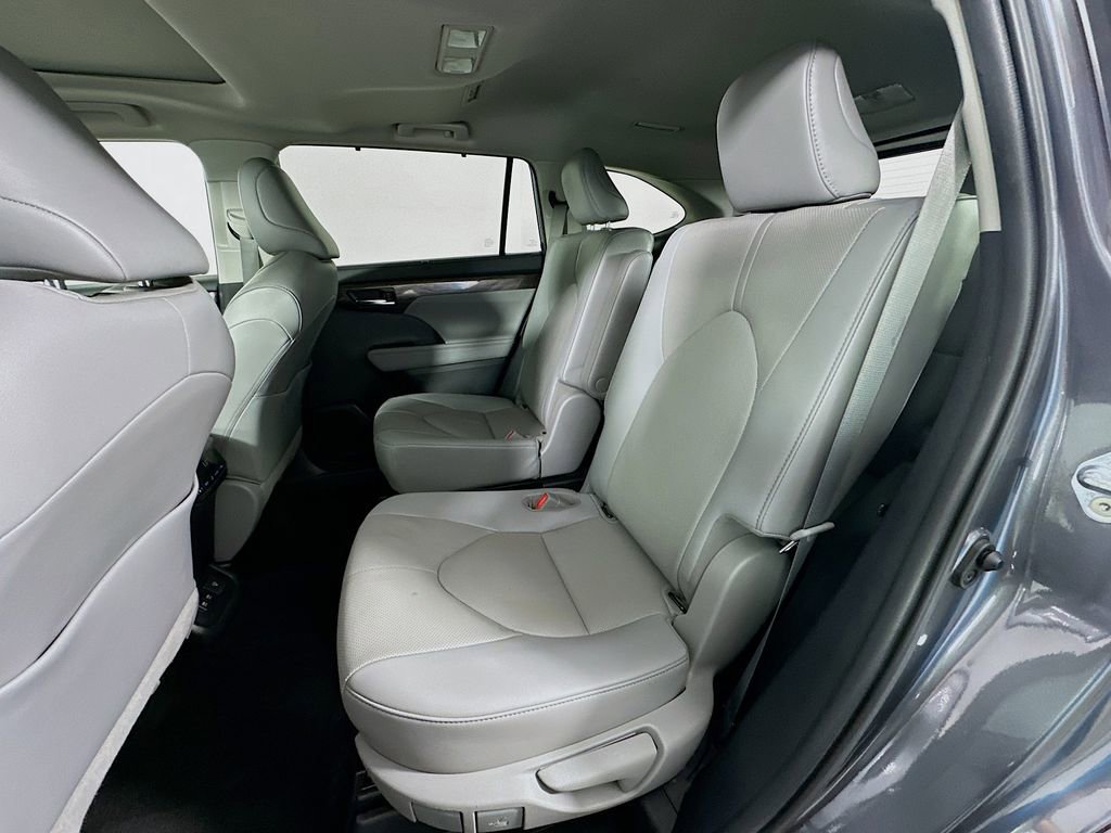 Used 2021 Toyota Highlander Limited image 25