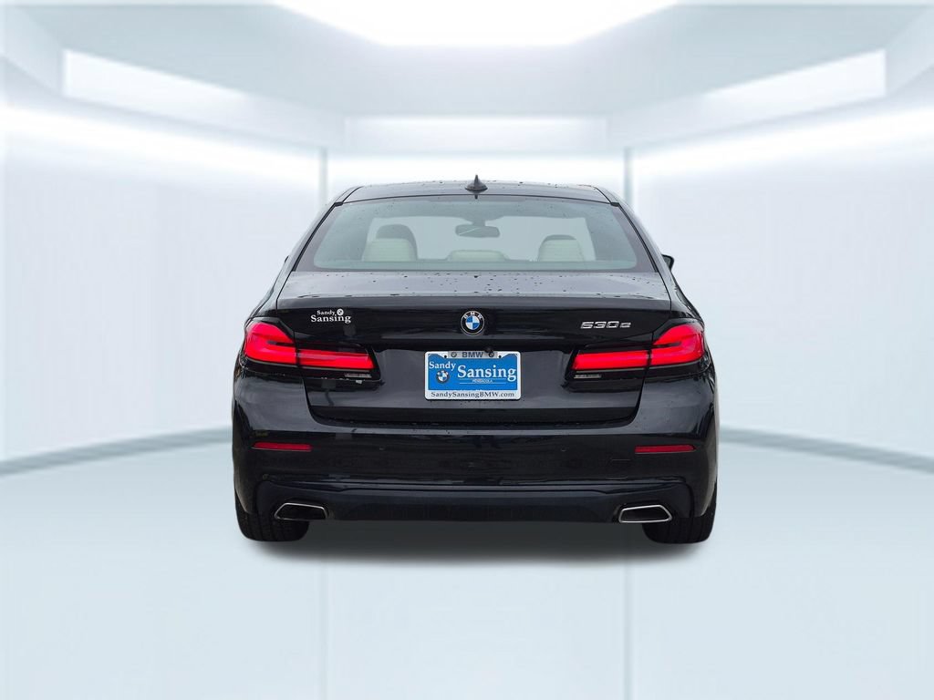 Used 2021 BMW 530e w/ Premium Package RWD image 4