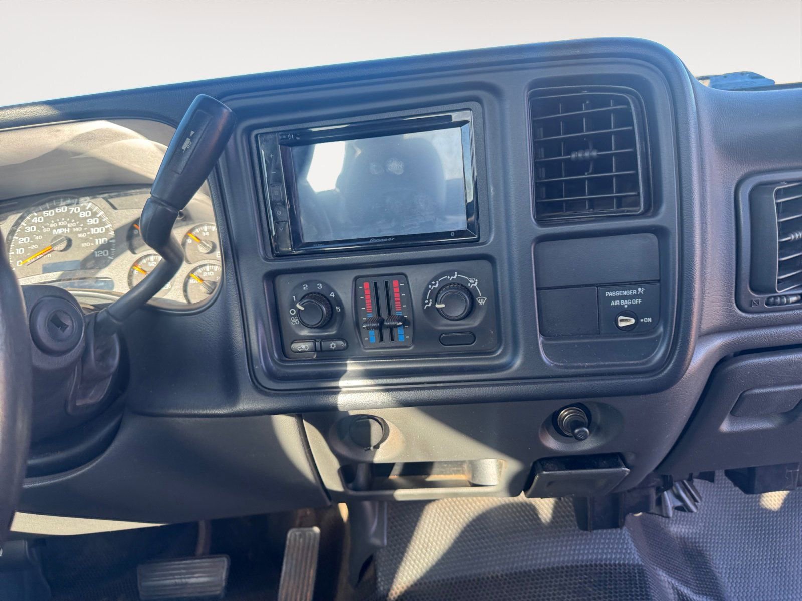 Used 2004 Chevrolet Silverado 2500 W/T image 11