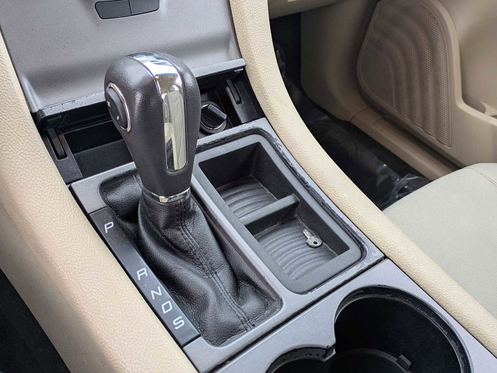 Used 2017 Ford Taurus SE image 26