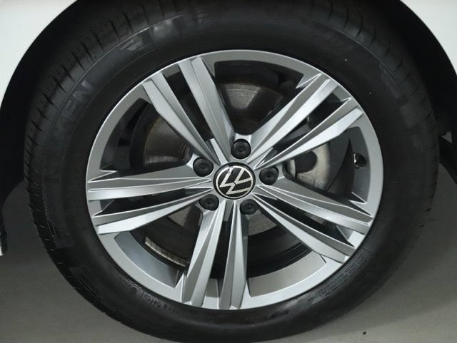 Used 2024 Volkswagen Jetta SE w/ Panoramic Sunroof Package FWD image 10